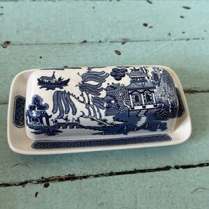 Churchill England Blue Willow Covered Butter Dish 1/4 pound Excellent Co…